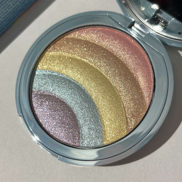 Too Faced Rainbow Strobe rainbow effect highlighter BRAND NEW IN BOX - Picture 5 of 7